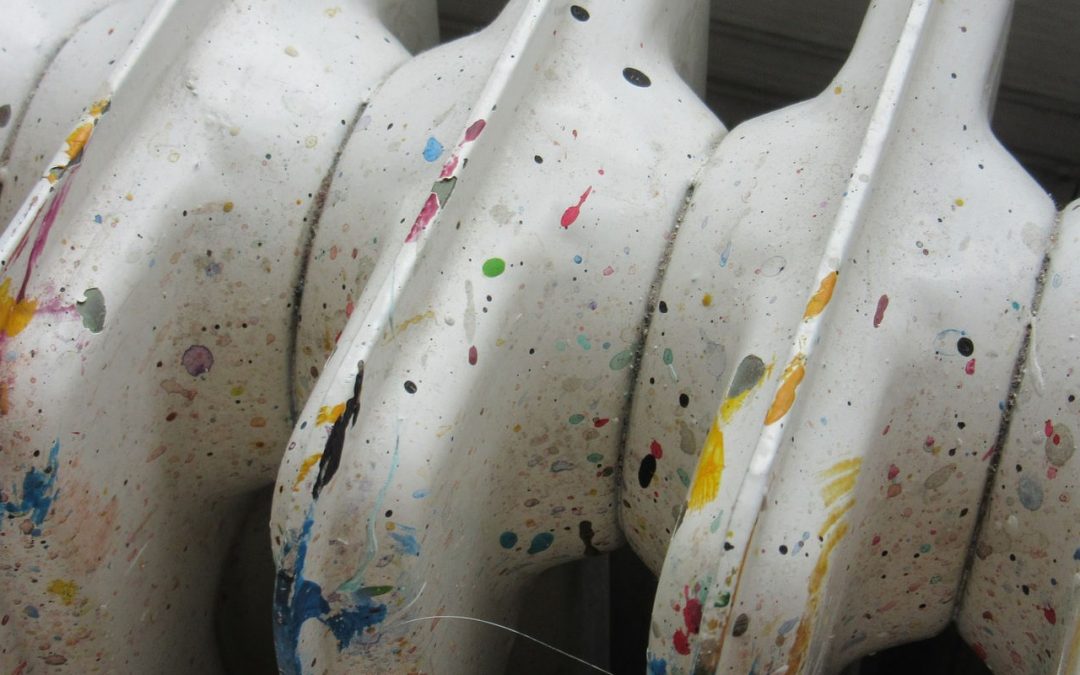 Szpachlowanie i malowanie ściany za kaloryferem? Zobacz jakie to proste