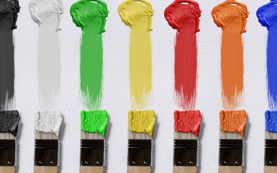 Czy pasek pod sufitem jest modny? Ściany z paskiem czy bez?